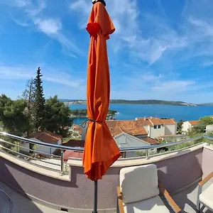 apartment-paula.hotels-in-trogir.com/